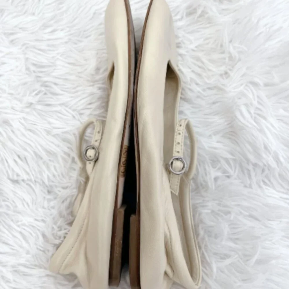 Aeyde 'Uma' Off-White Cream Leather Ballet Flats - Picture 10 of 10